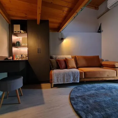 Apartament Matchbox, 4 Season House